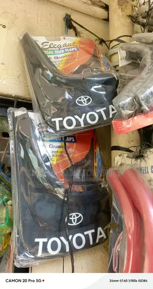 4pcs Elegant Universal Toyota Mudflaps With Toyota Logo Lettering