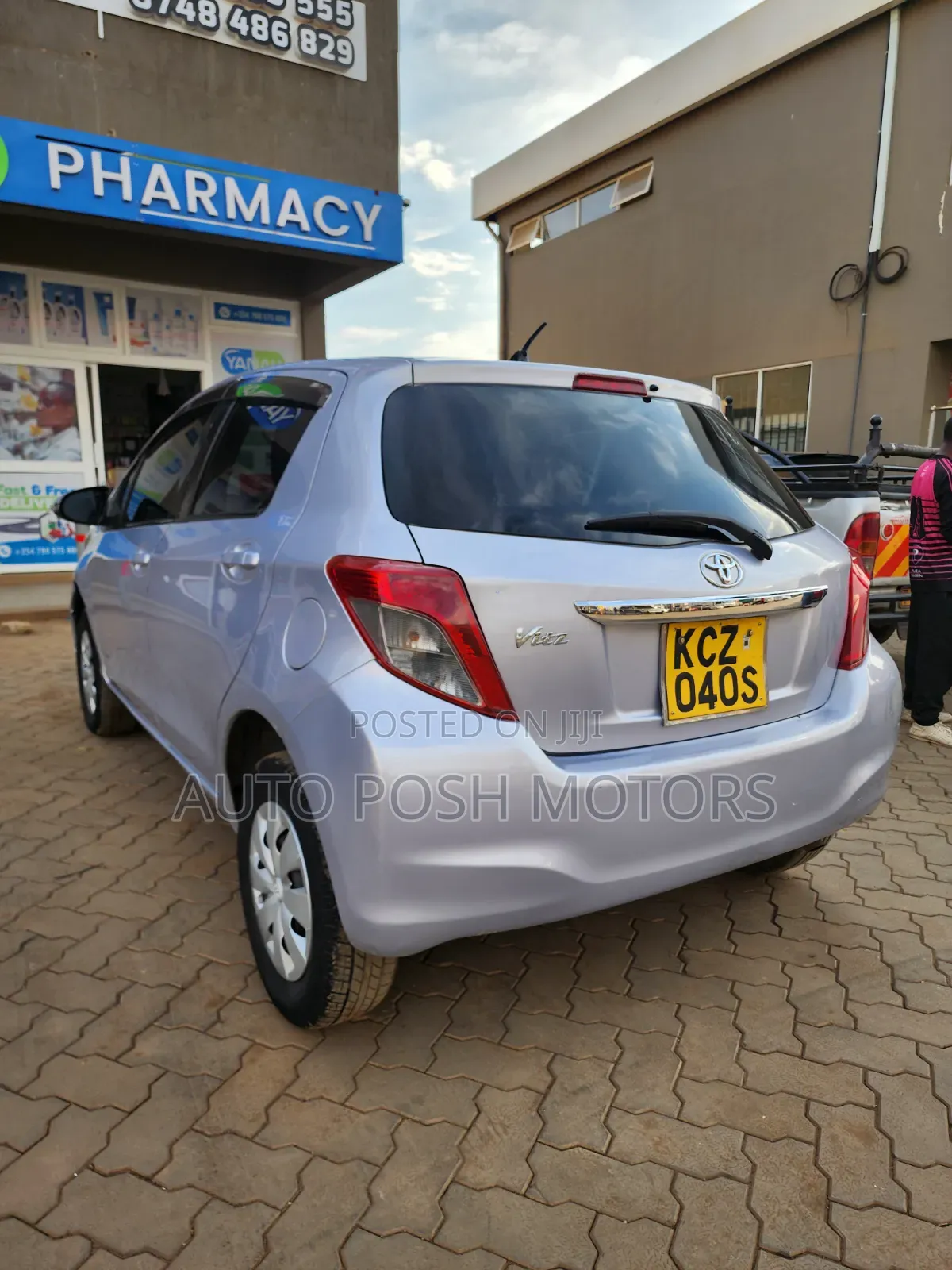 Toyota Vitz 2013 Silver