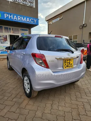 Toyota Vitz 2013 Silver