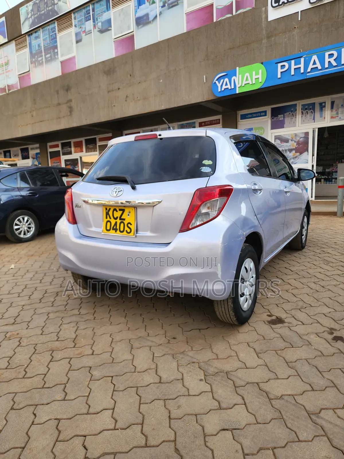 Toyota Vitz 2013 Silver
