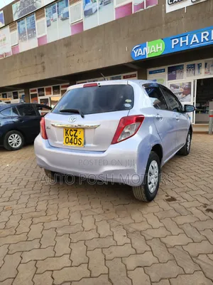 Toyota Vitz 2013 Silver