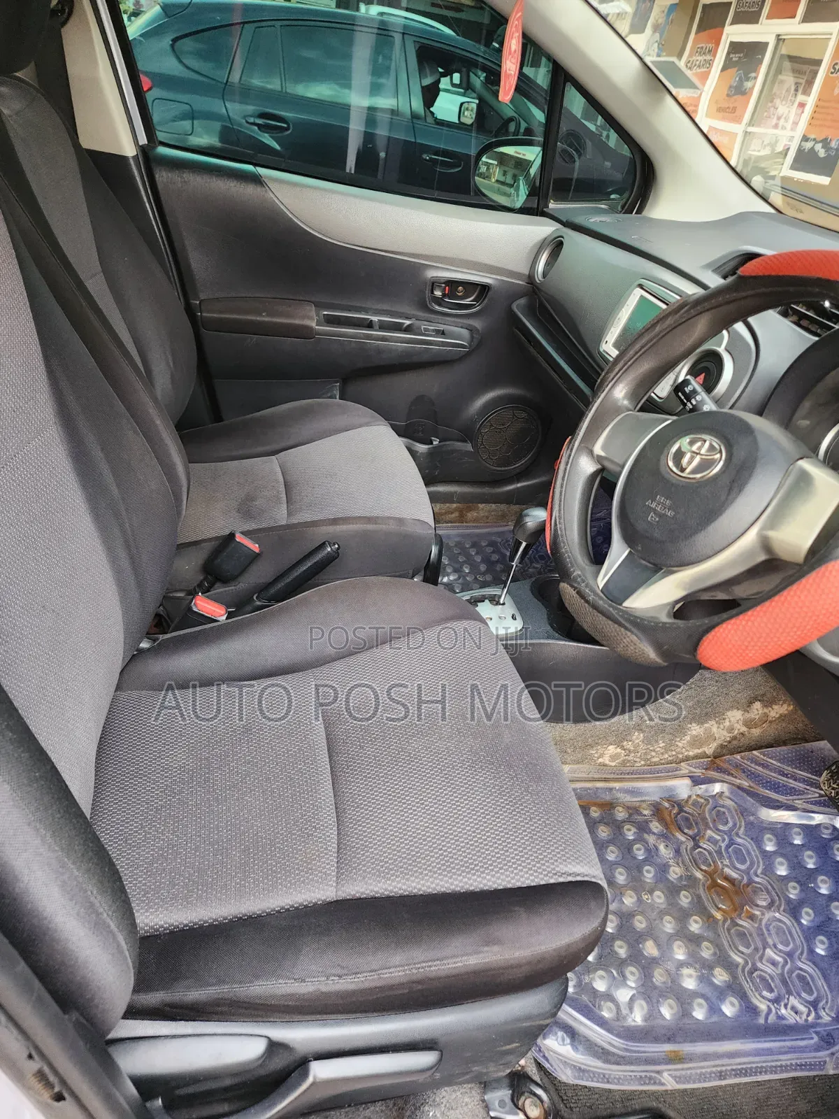 Toyota Vitz 2013 Silver