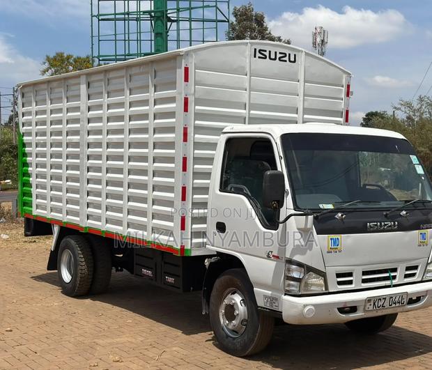 Isuzu NPR Local 2020 White - thumbnail 3