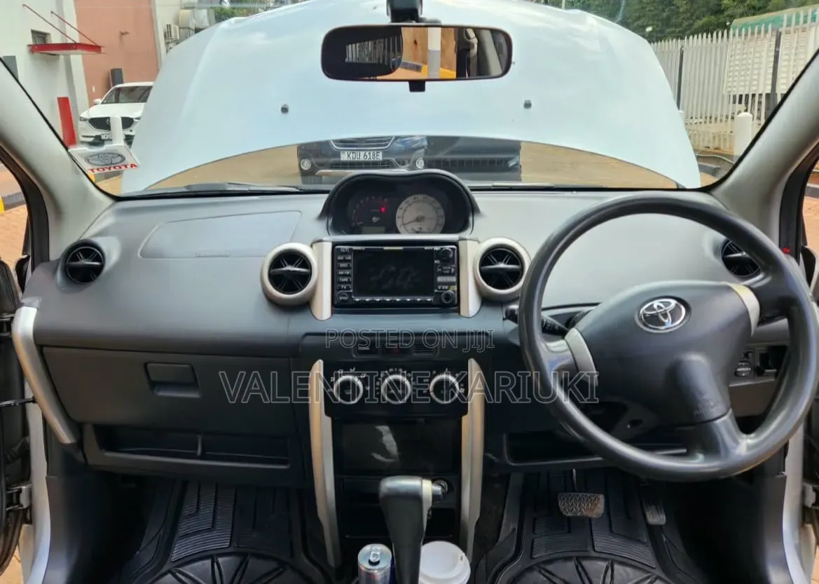 Toyota IST 2003 Silver