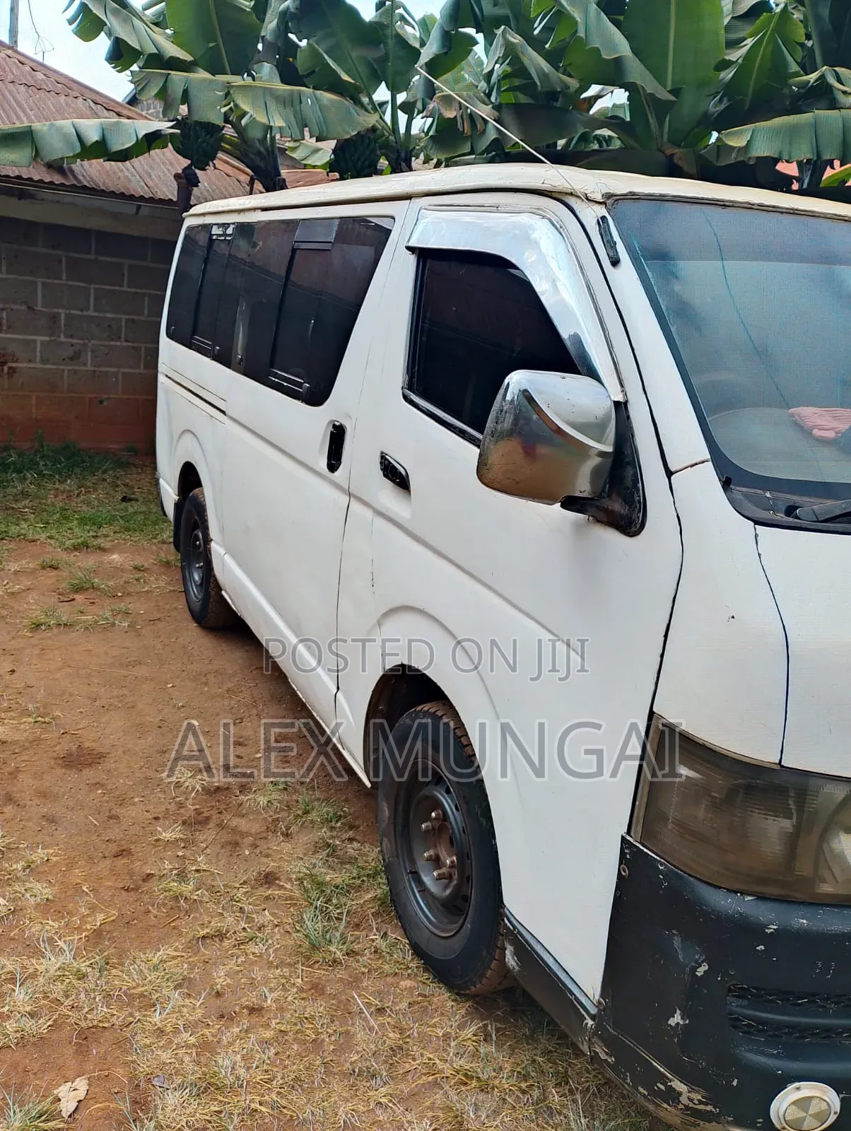 Toyota HiAce 2010 White