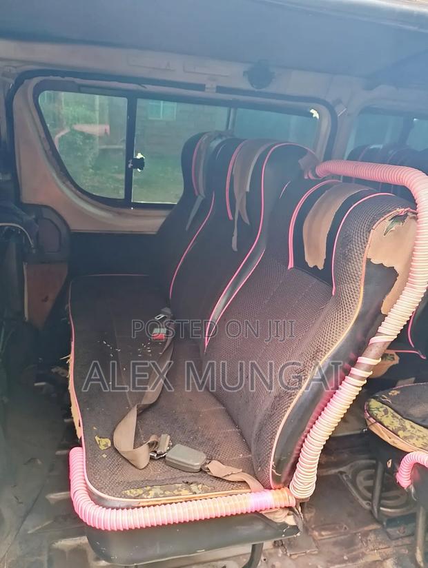 Toyota HiAce 2010 White - thumbnail 5