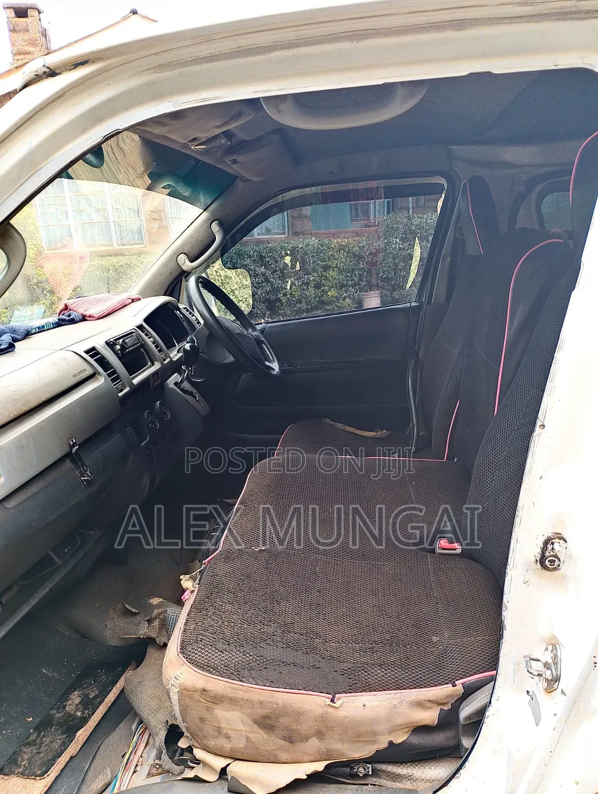 Toyota HiAce 2010 White