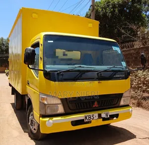 Mitsubishi Canter Truck 2010 Yellow