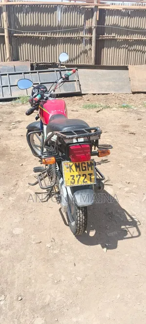 Honda CB 2023 Red