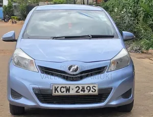 Toyota Vitz 1.3 FWD 5dr 2013 Blue