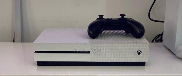 Xbox One S - main view