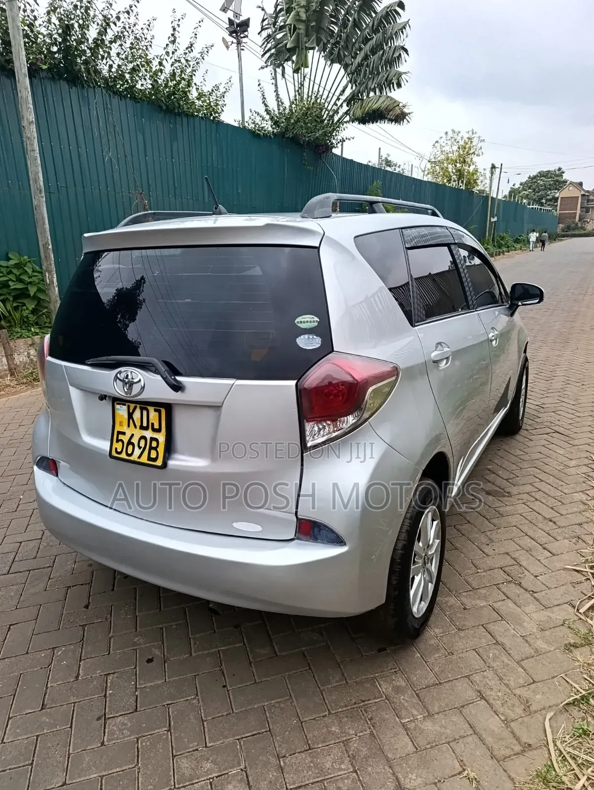 Toyota Ractis 2015 Silver