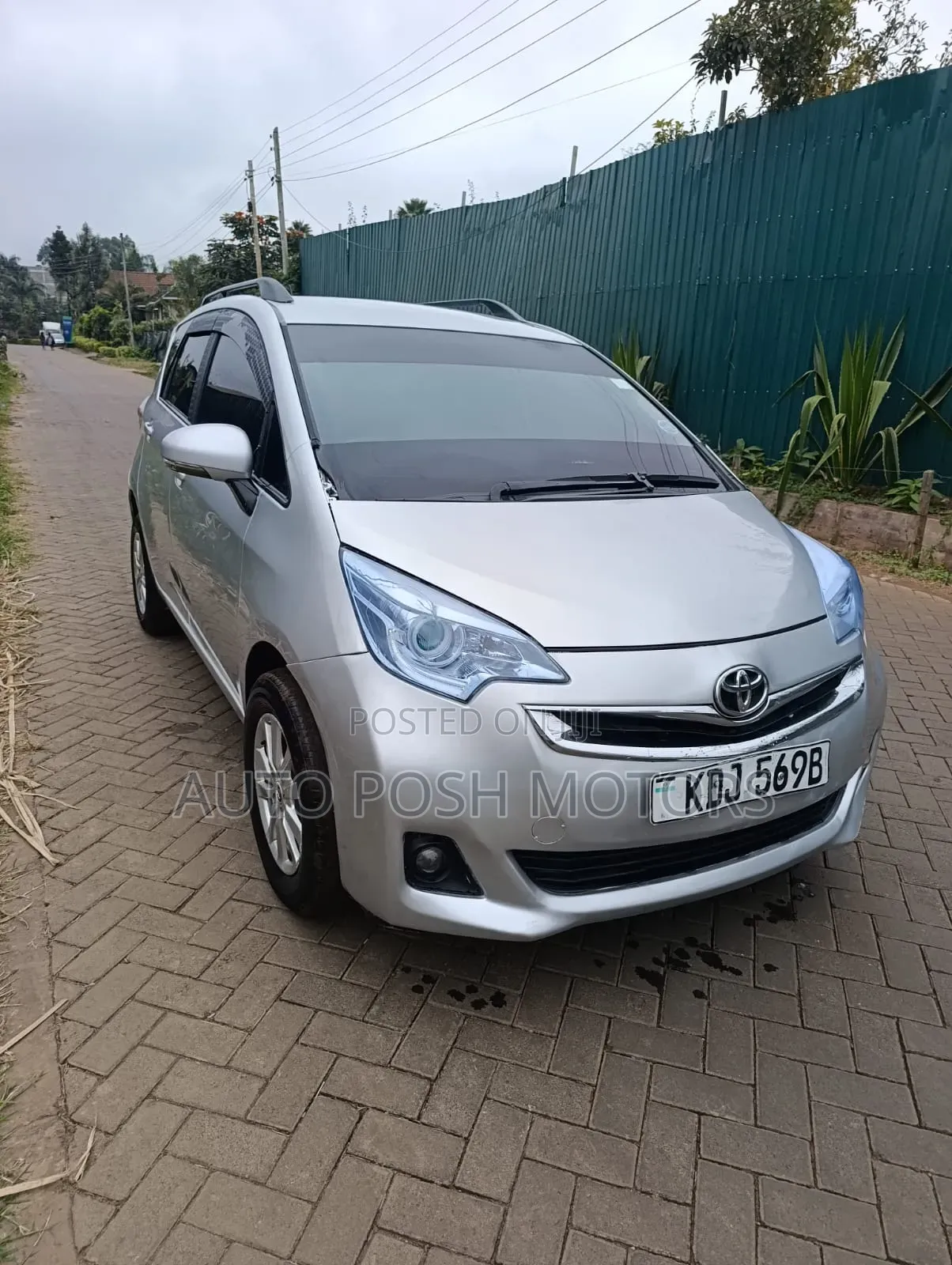 Toyota Ractis 2015 Silver