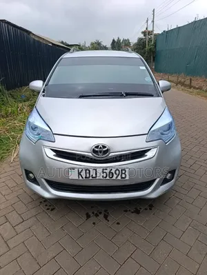 Toyota Ractis 2015 Silver