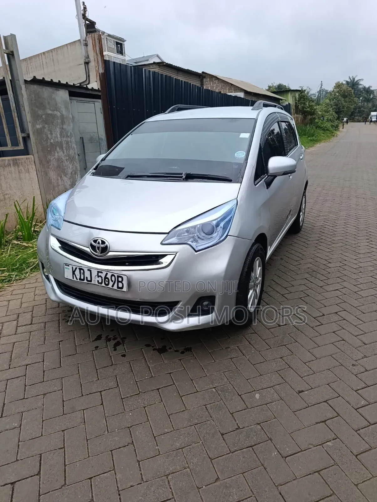 Toyota Ractis 2015 Silver