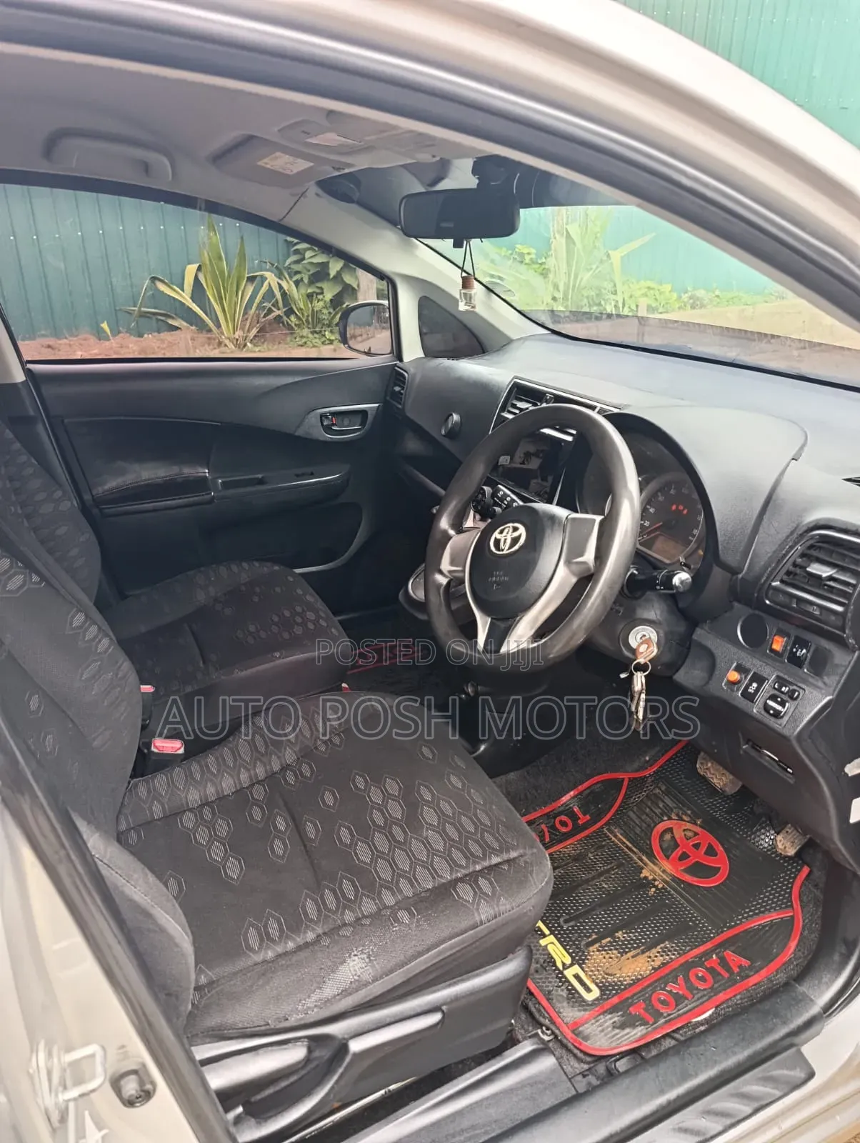 Toyota Ractis 2015 Silver