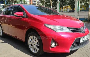 Toyota Auris 2013 Red