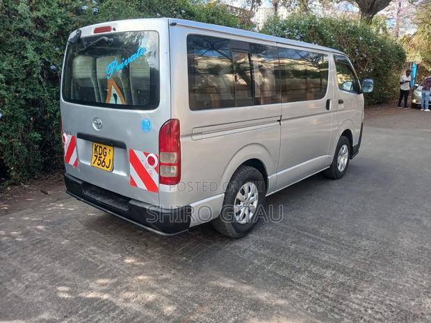 Toyota HiAce 2014 Silver - thumbnail 2