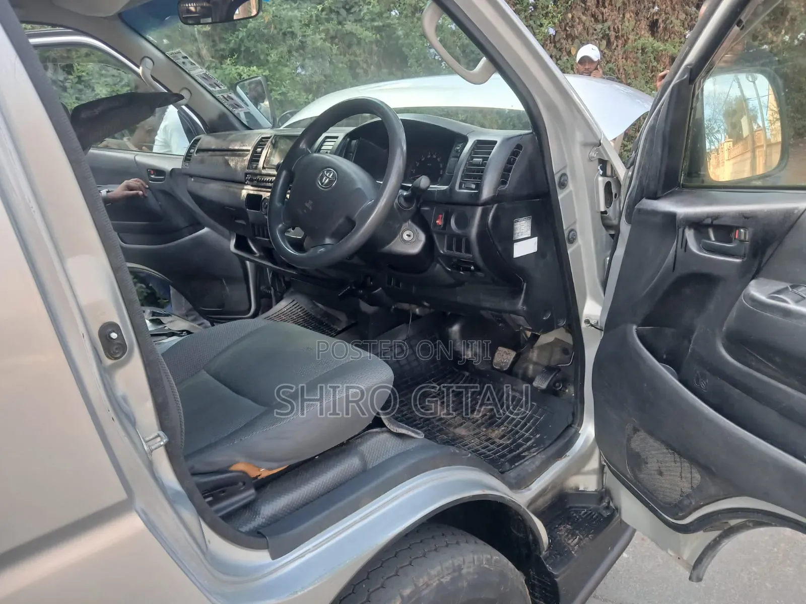 Toyota HiAce 2014 Silver
