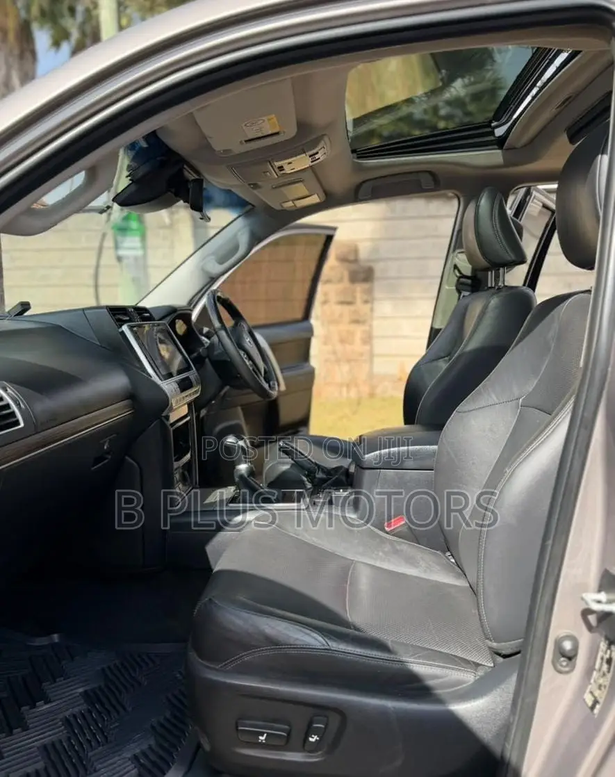 Toyota Land Cruiser Prado 2017 Gray