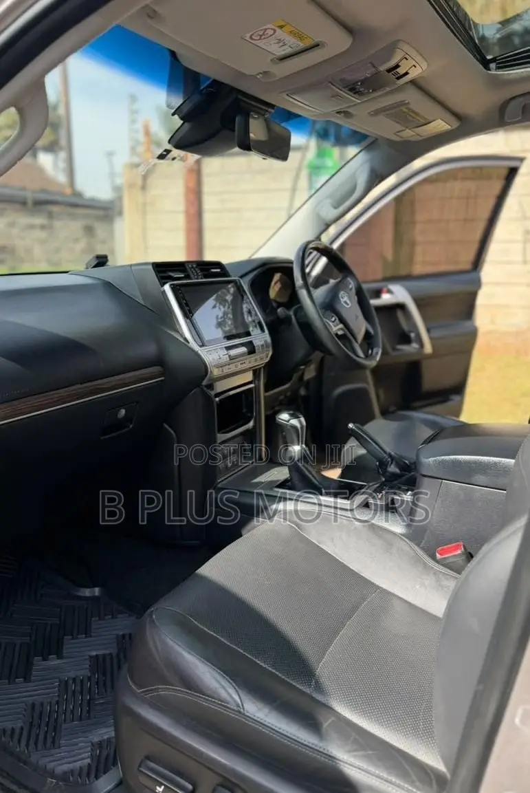 Toyota Land Cruiser Prado 2017 Gray