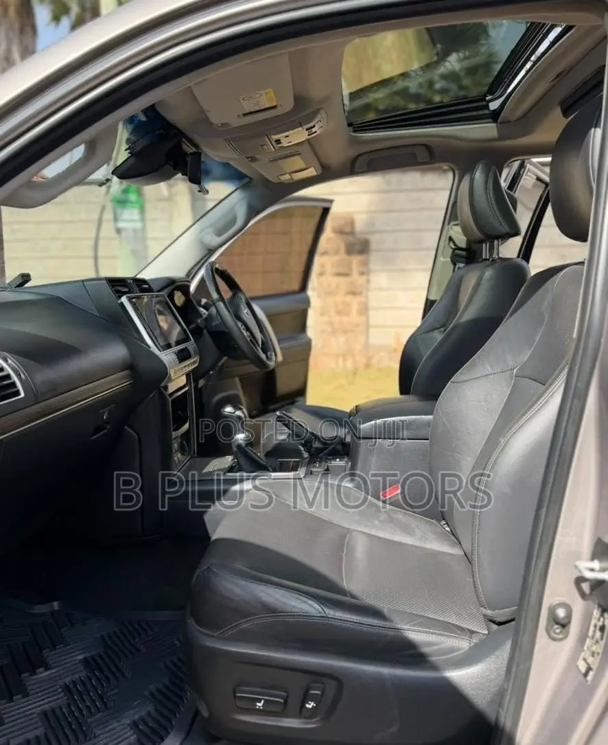 Toyota Land Cruiser Prado 2017 Gray