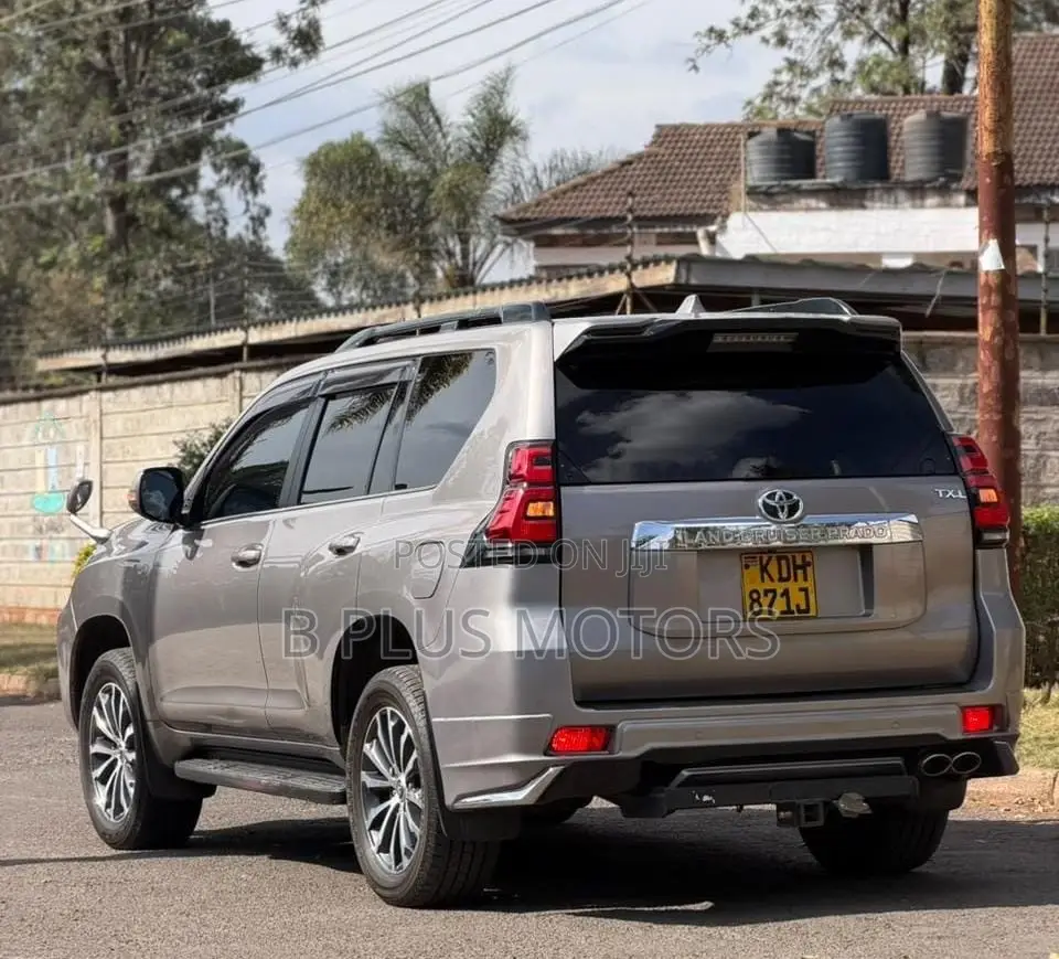 Toyota Land Cruiser Prado 2017 Gray