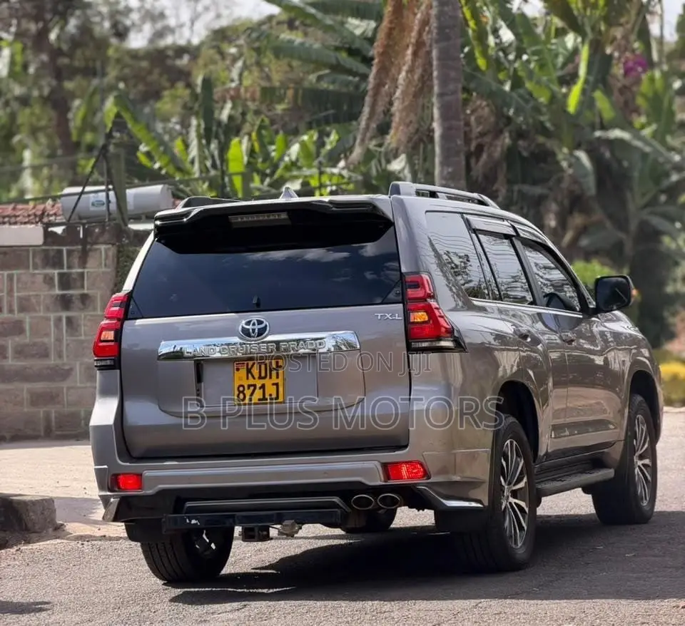 Toyota Land Cruiser Prado 2017 Gray