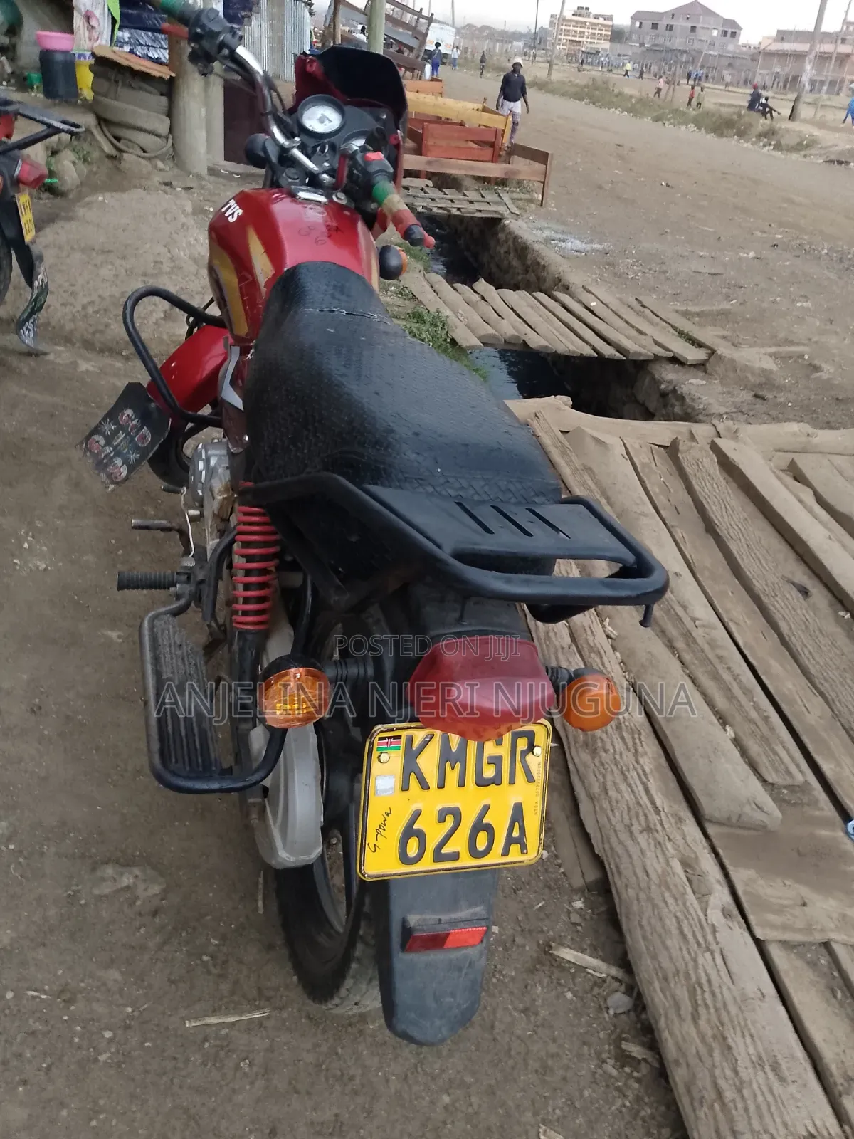 TVS HLX Plus ES 2025 Red