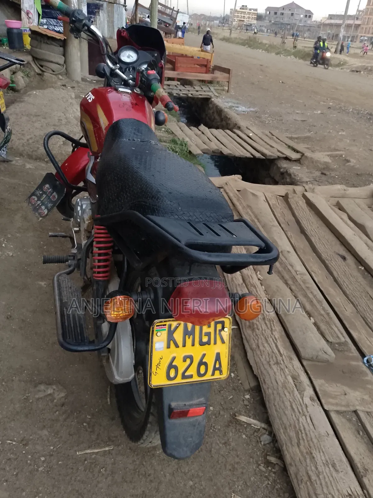 TVS HLX Plus ES 2025 Red
