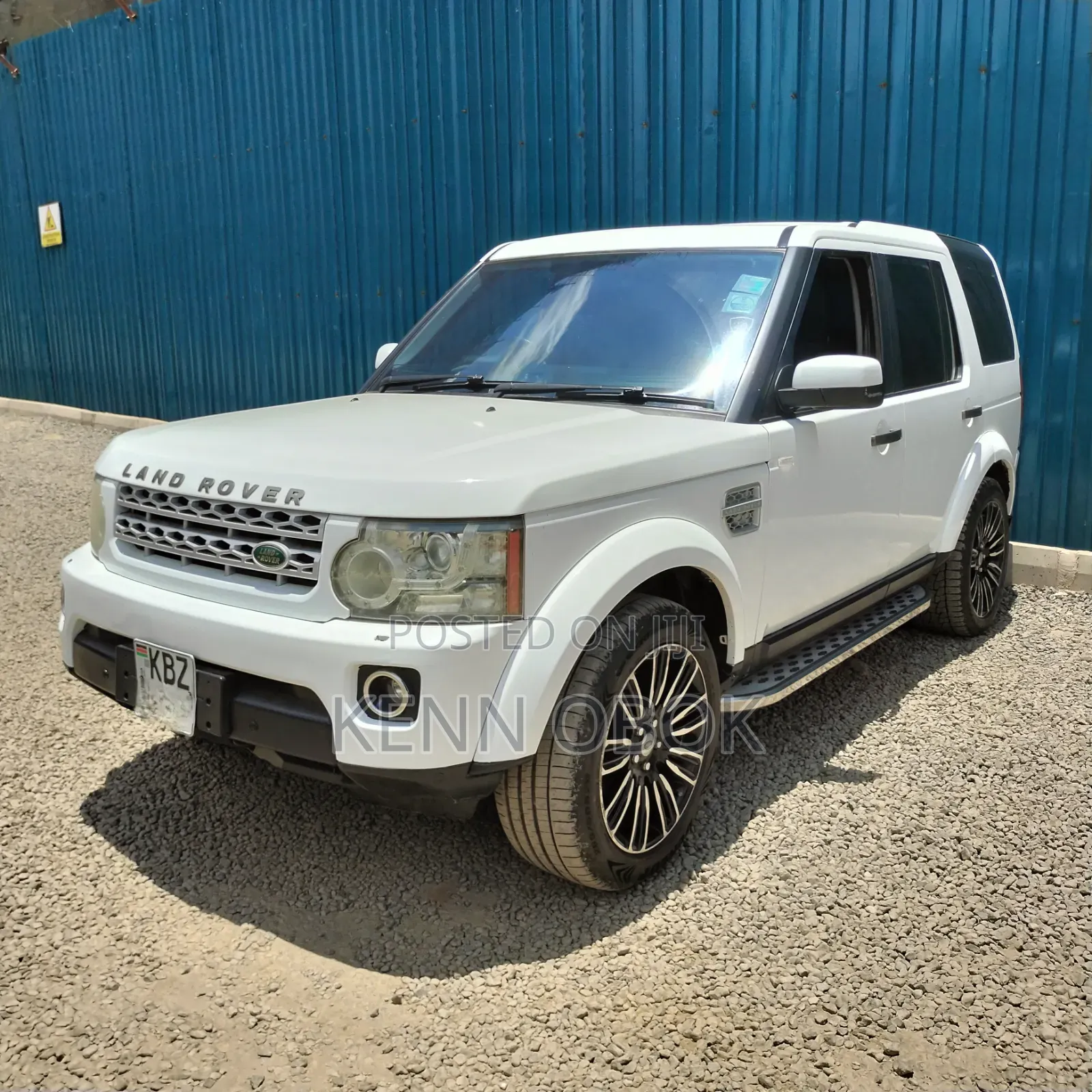 Land Rover Discovery 2010 White