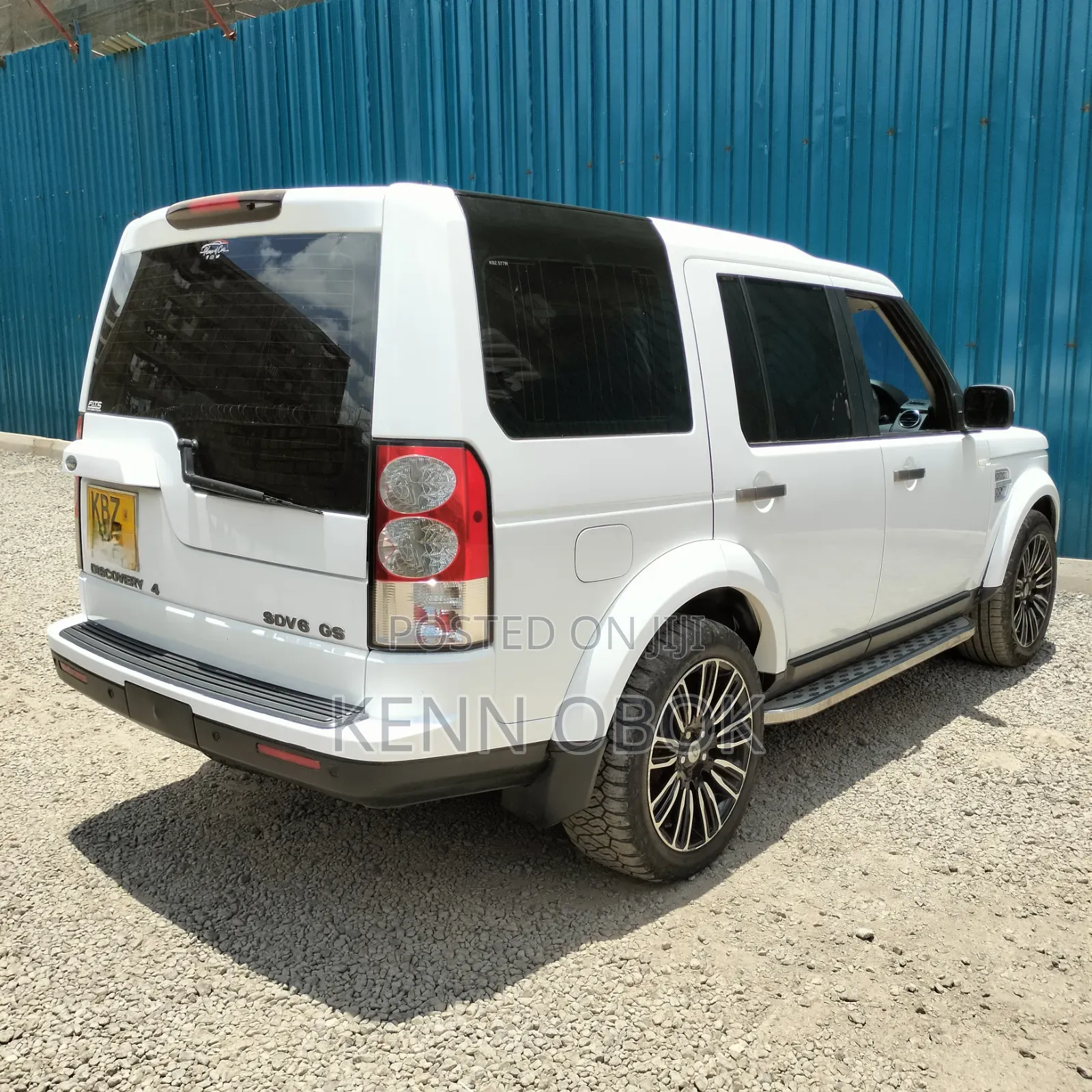 Land Rover Discovery 2010 White