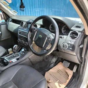 Land Rover Discovery 2010 White