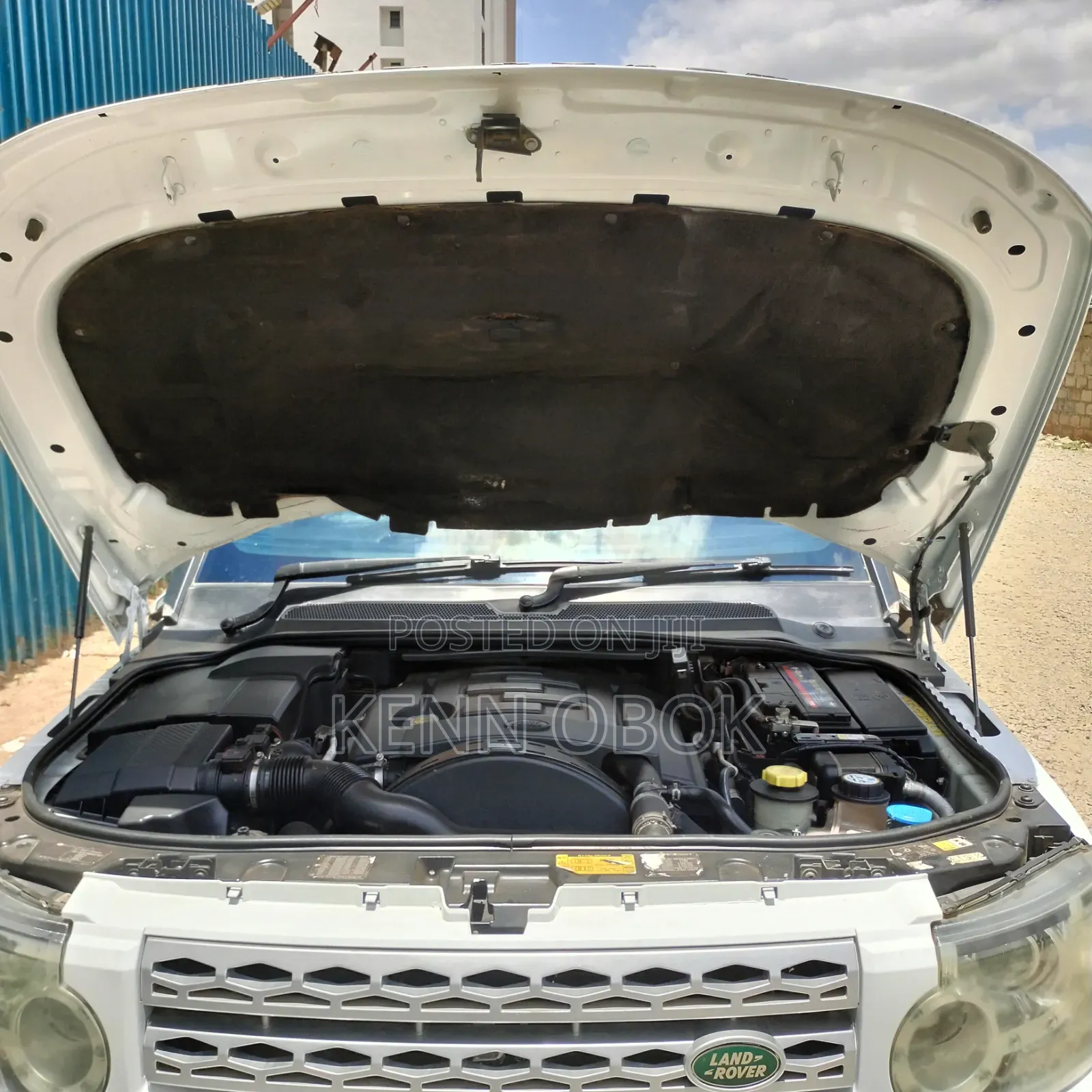 Land Rover Discovery 2010 White