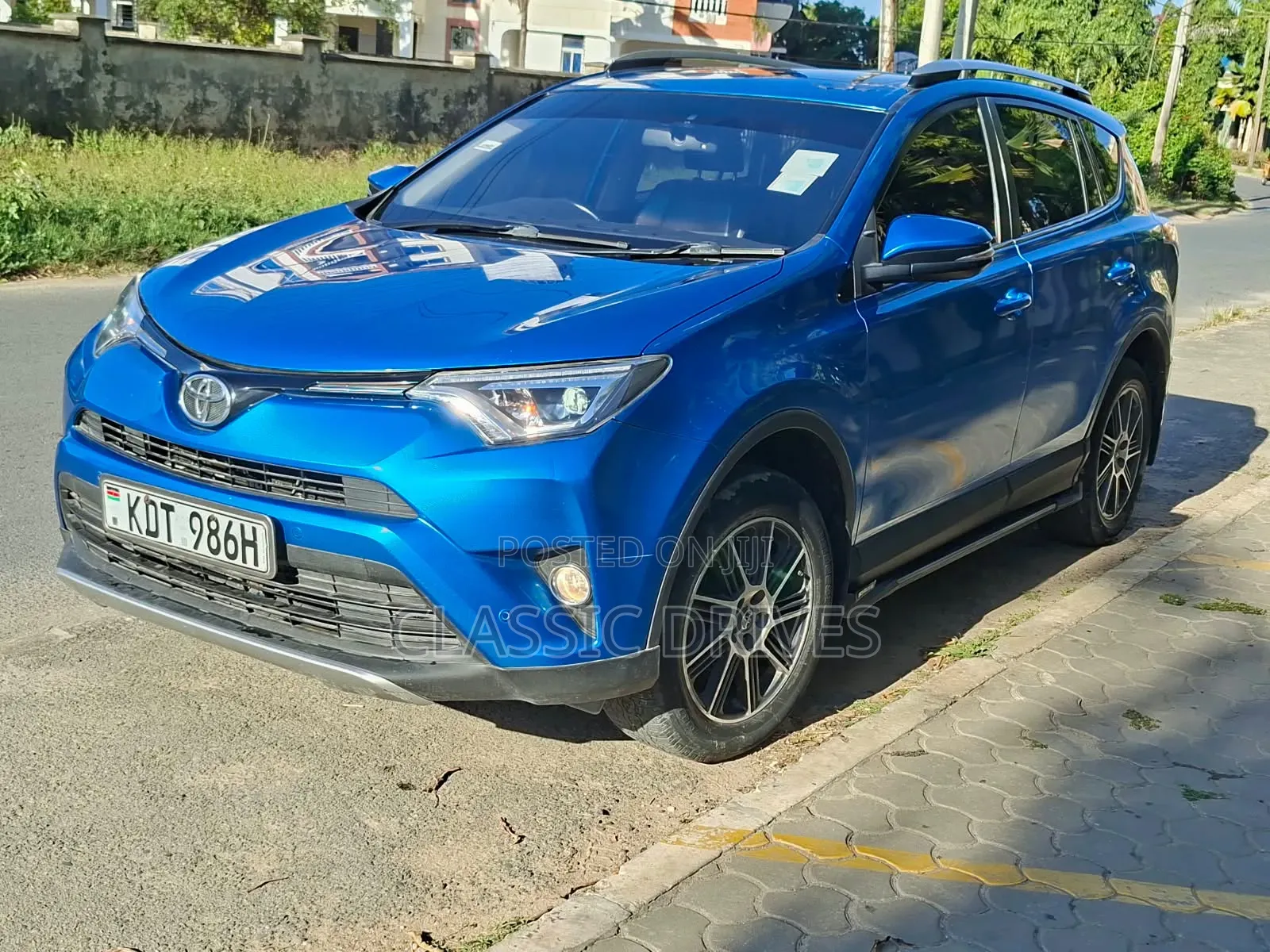 Toyota RAV4 2016 Blue