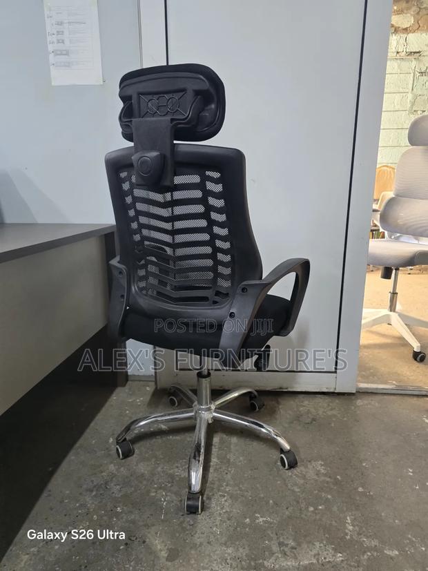 Eexecutive Chair With Modern Headrest Adjustable - main view