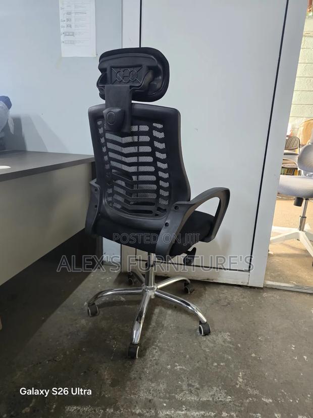 Eexecutive Chair With Modern Headrest Adjustable - thumbnail 2