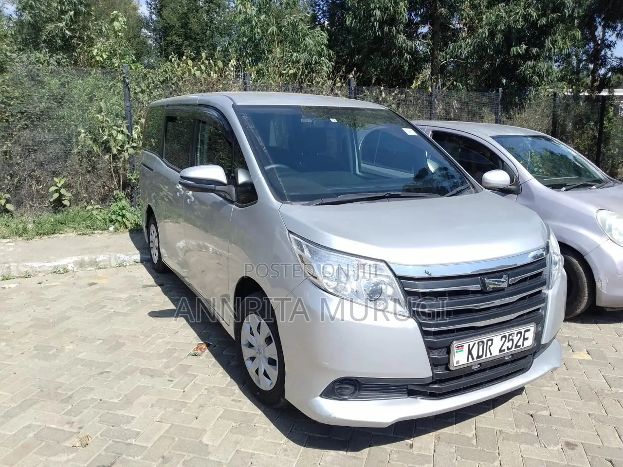 Toyota Noah 2.0 AWD (7 Seater) 2017 Silver