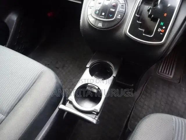 Toyota Noah 2.0 AWD (7 Seater) 2017 Silver