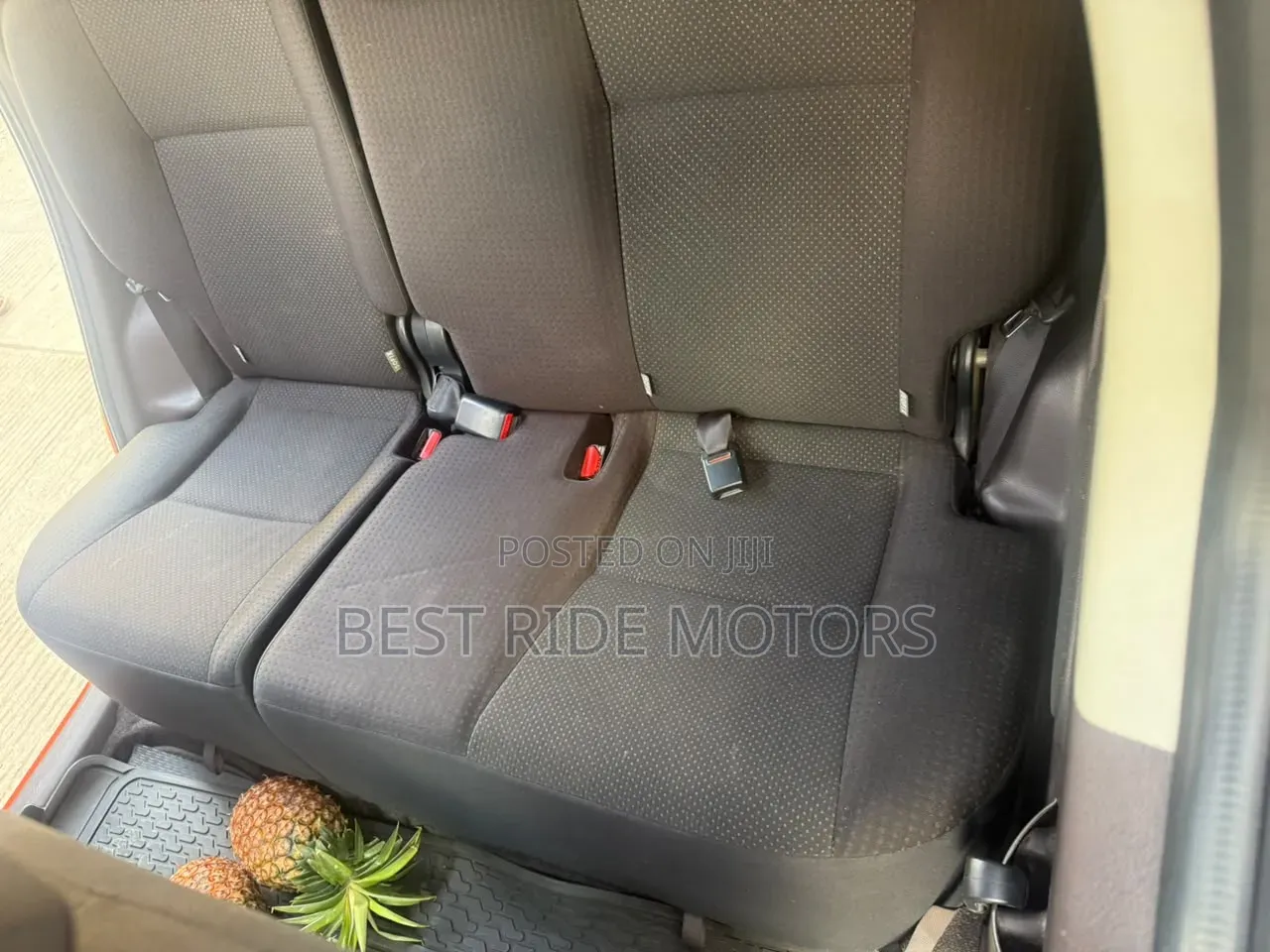 Toyota Porte 2017 Orange