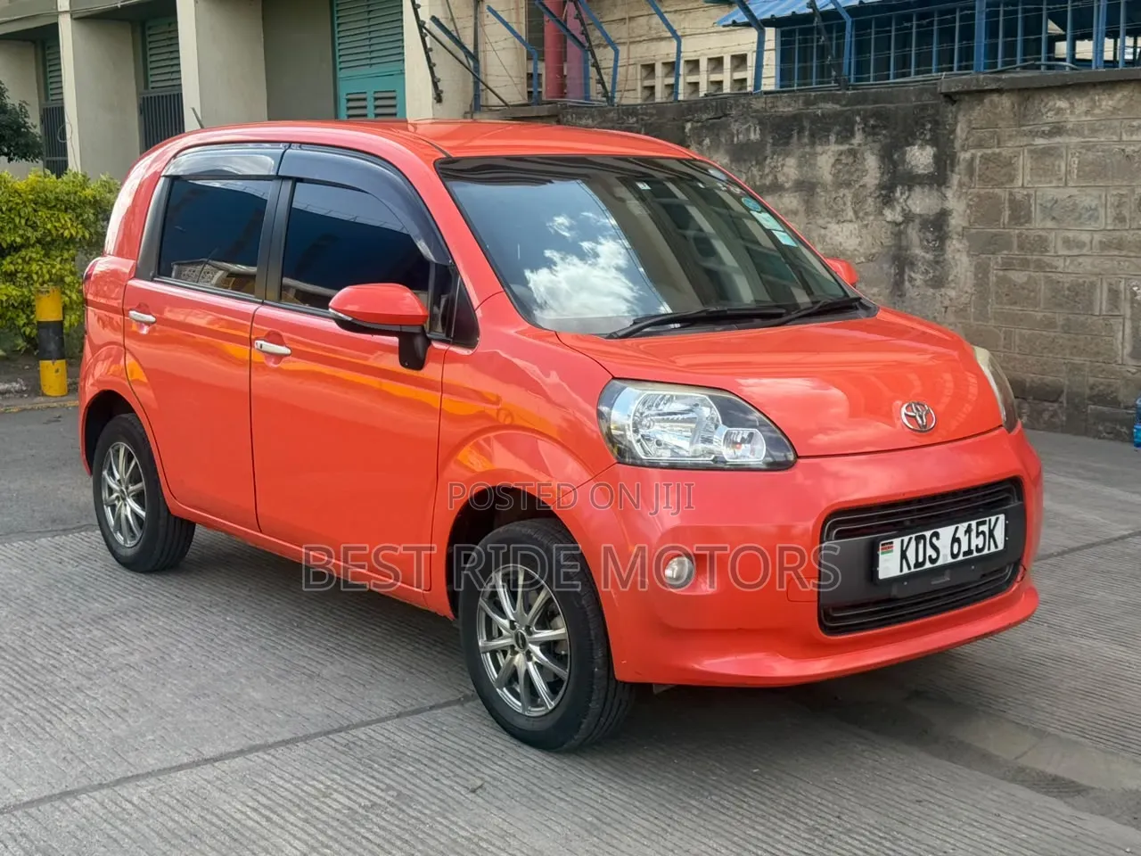 Toyota Porte 2017 Orange
