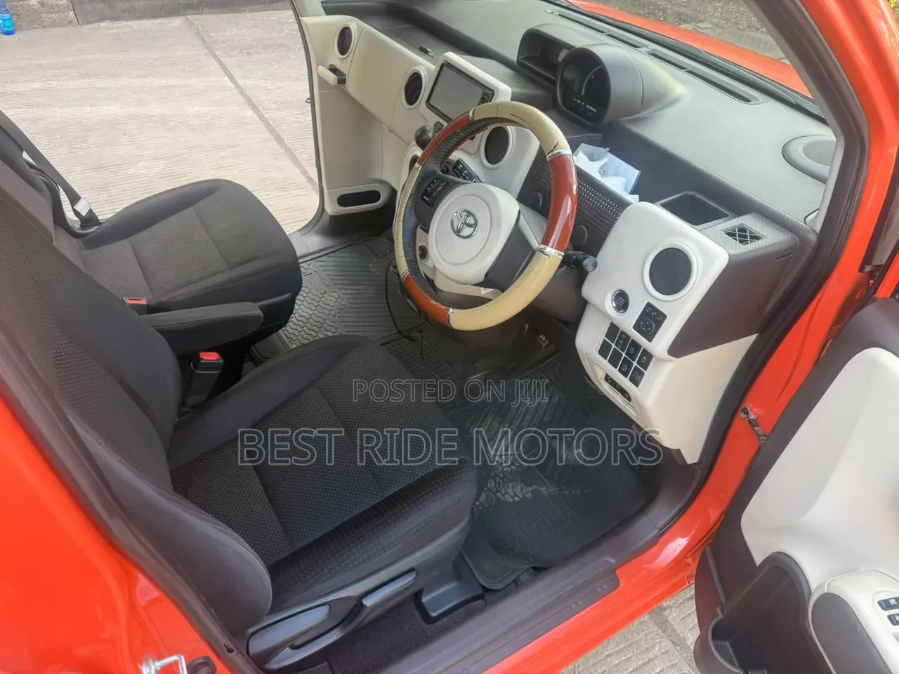 Toyota Porte 2017 Orange