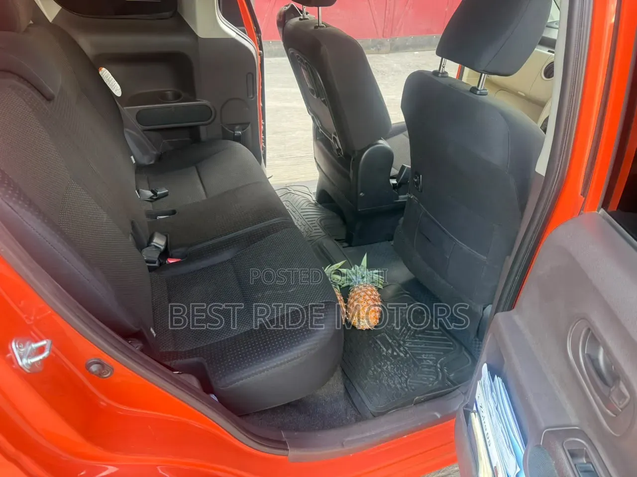 Toyota Porte 2017 Orange
