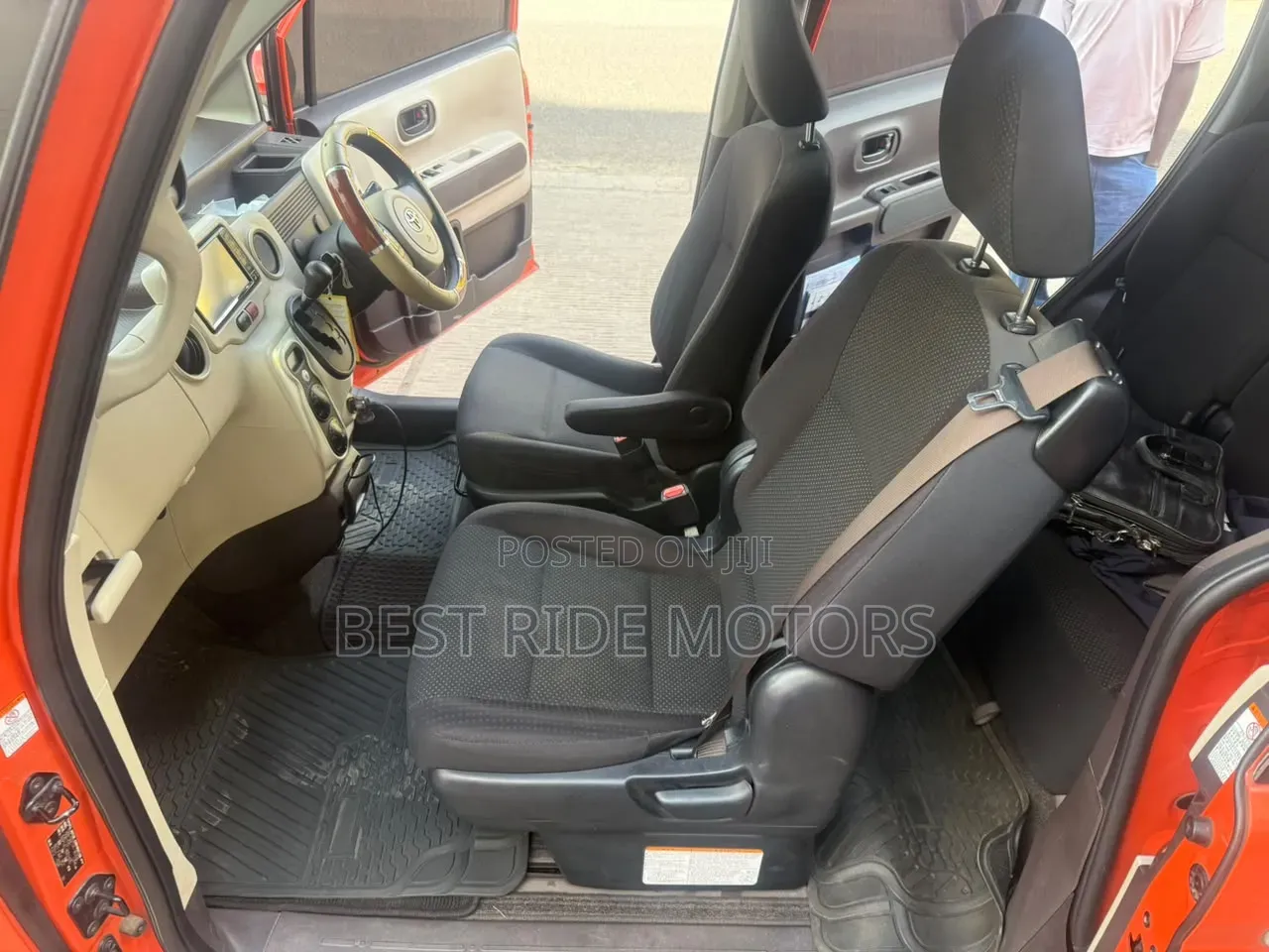 Toyota Porte 2017 Orange