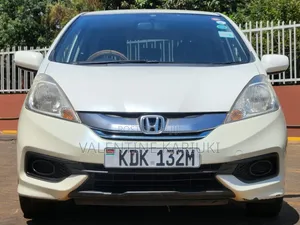 Honda Fit Shuttle 1.5 Hybrid 2WD 2015 Pearl