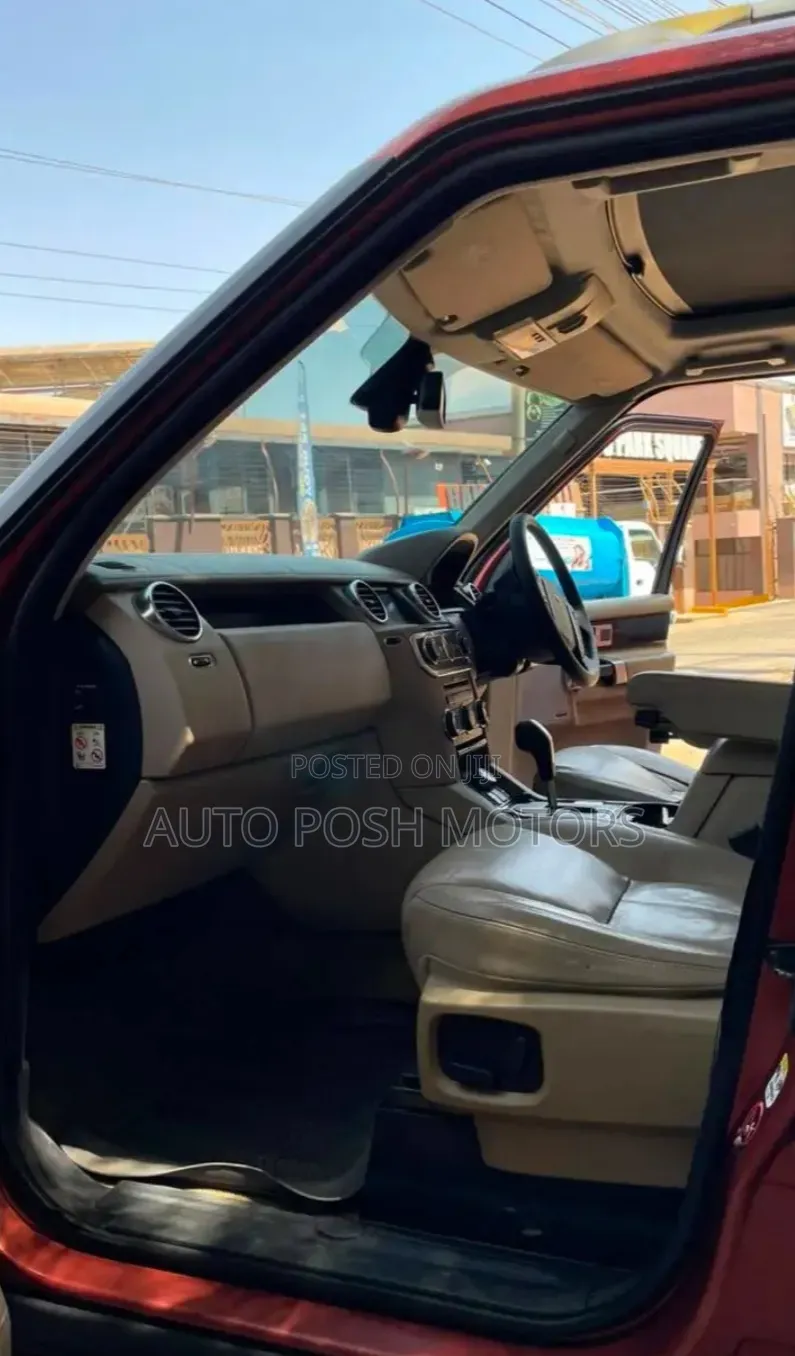 Land Rover Discovery 2010 Red
