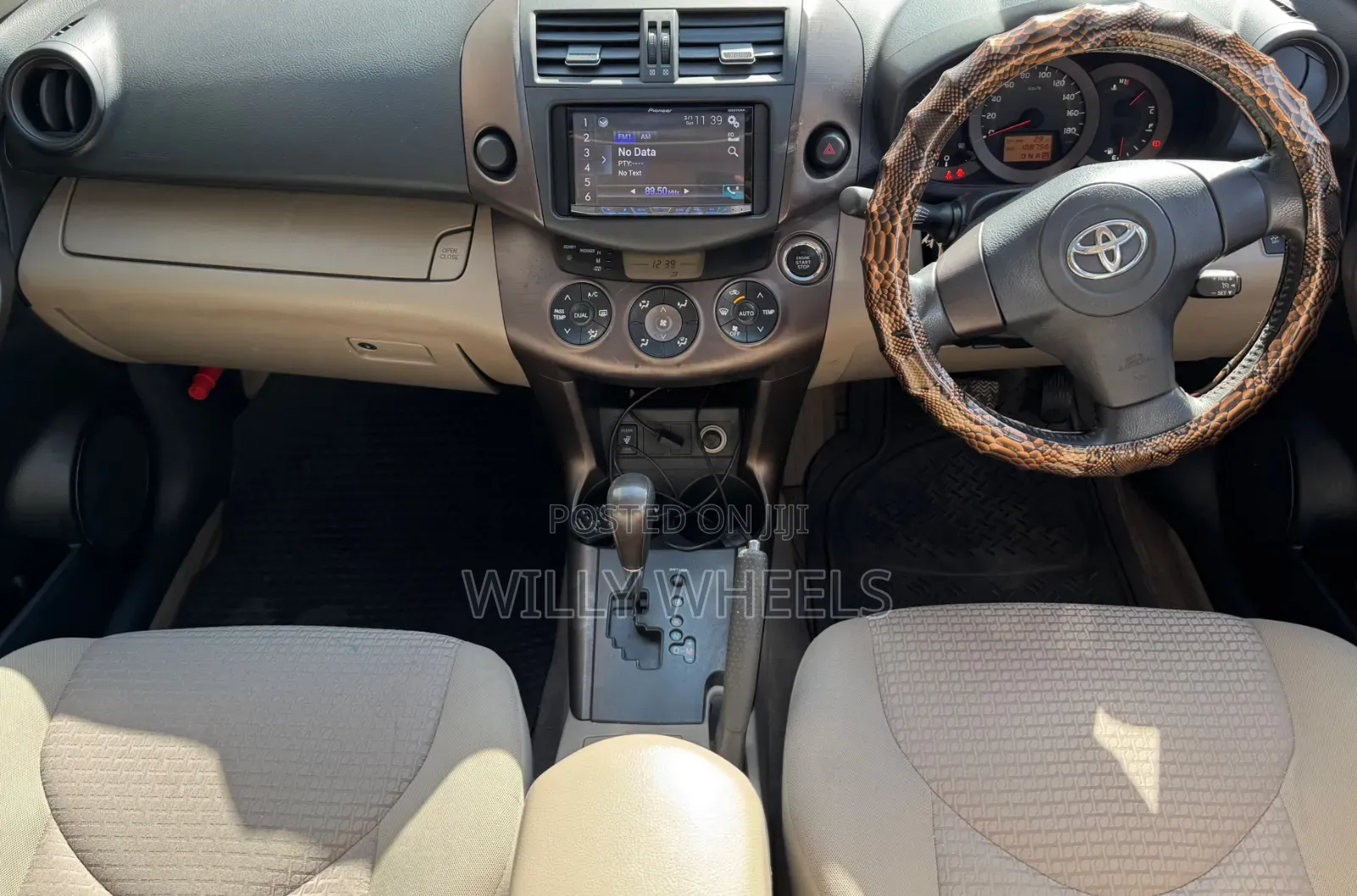Toyota Vanguard 2008 White