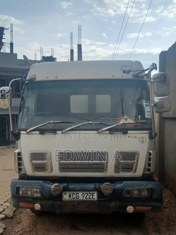 Isuzu Giga - thumbnail 3