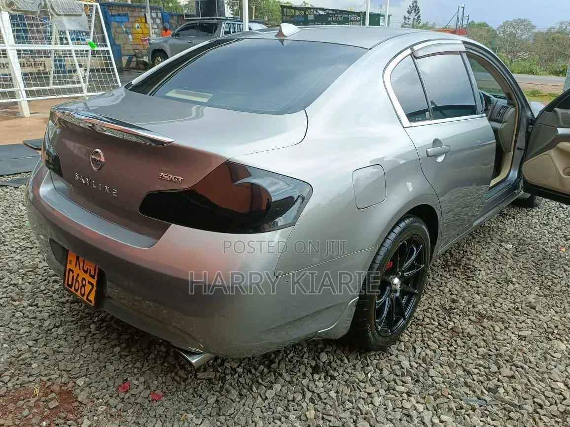 Nissan Skyline 2009 Gray