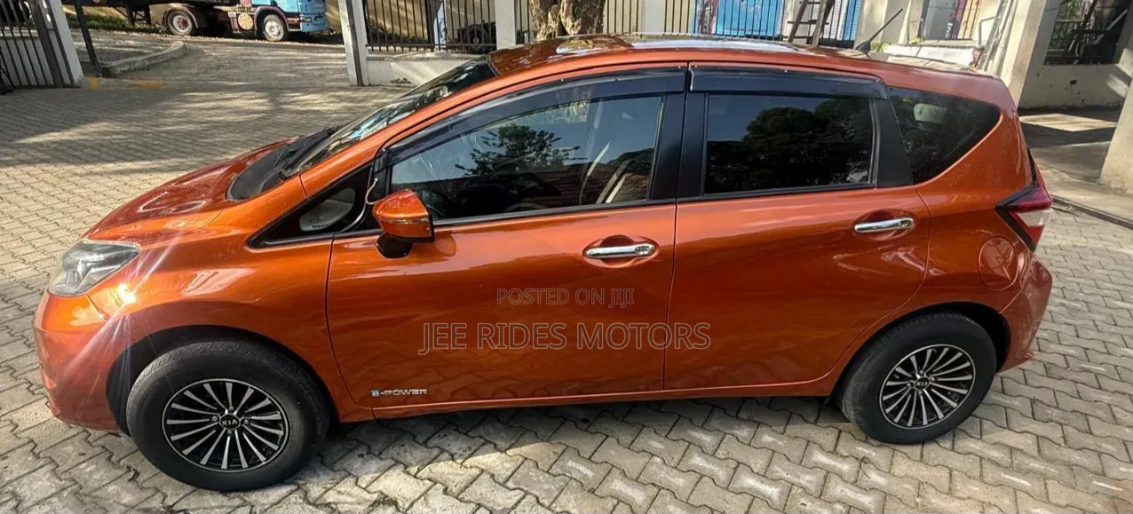 Nissan Note 2018 Red